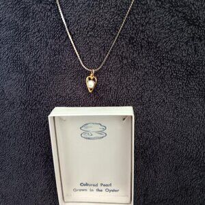 NIB Vintage Cultured Pearl In Gold Tone Necklace